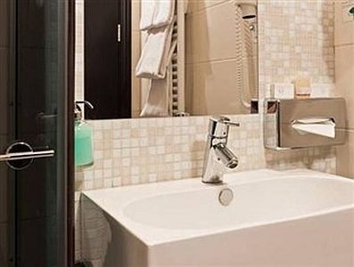 Bathroom of Hotel Carat in Budapest - accommodation in Budapest - Carat hotel