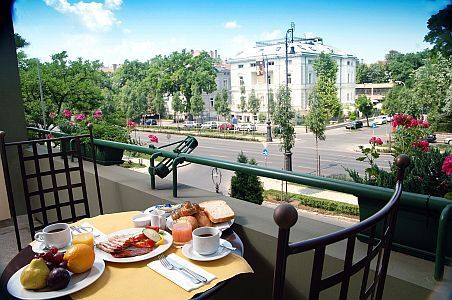 Hotel Andrassy - hotelroom at affordable price in Budapest with large balcony and panoramic view